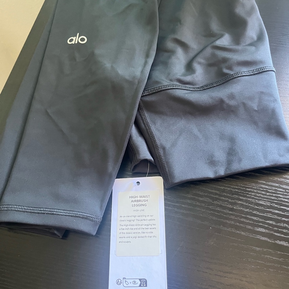 ALO Yoga High-Waist Leggings black color